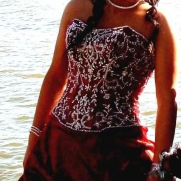 Red Prom/ wedding dress - Picture 7 of 7